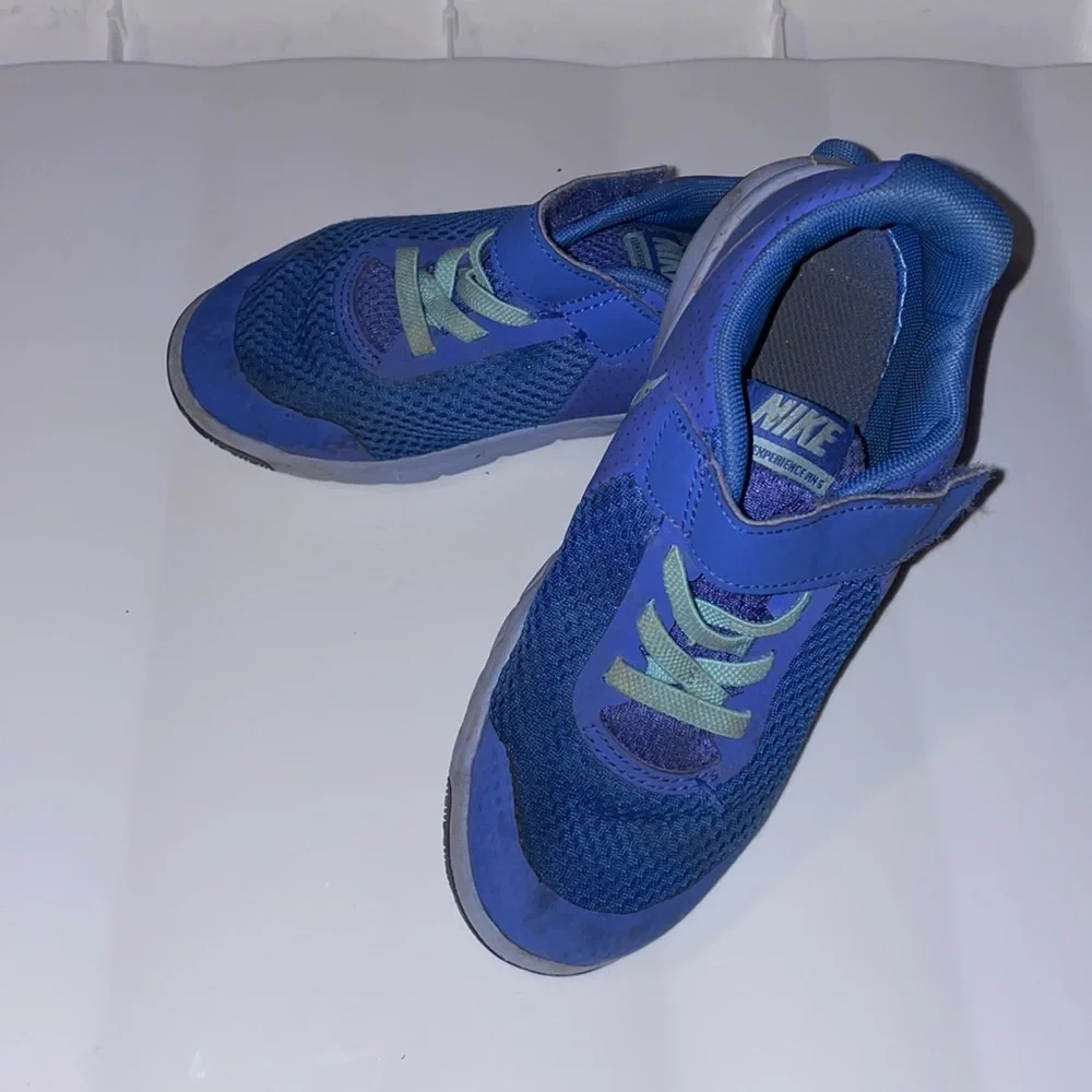 Nike size 12 C blue and light blue shoes flex bottom